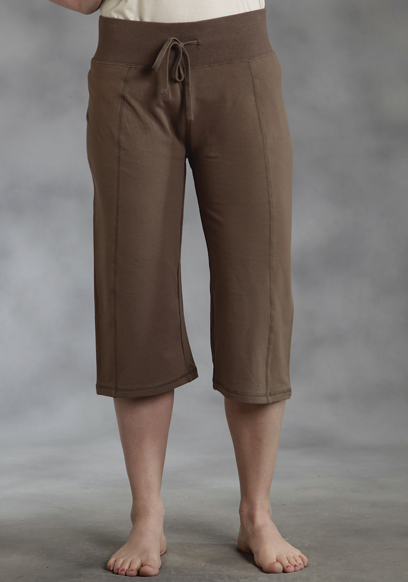 Ladies Brown Solid Br Knit Capri